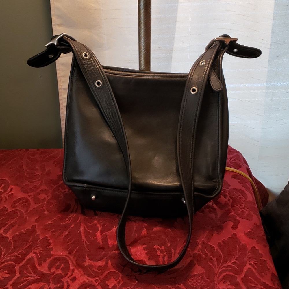Coach Authentic Leather Shoulder Bag Black